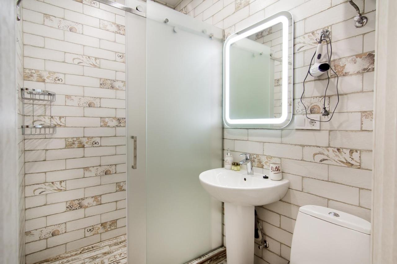 Art Apartments On Deribasovskaya オデッサ エクステリア 写真