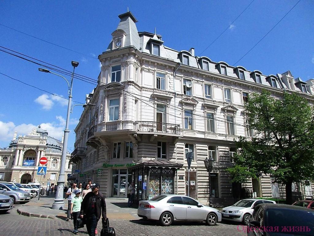 Art Apartments On Deribasovskaya オデッサ エクステリア 写真
