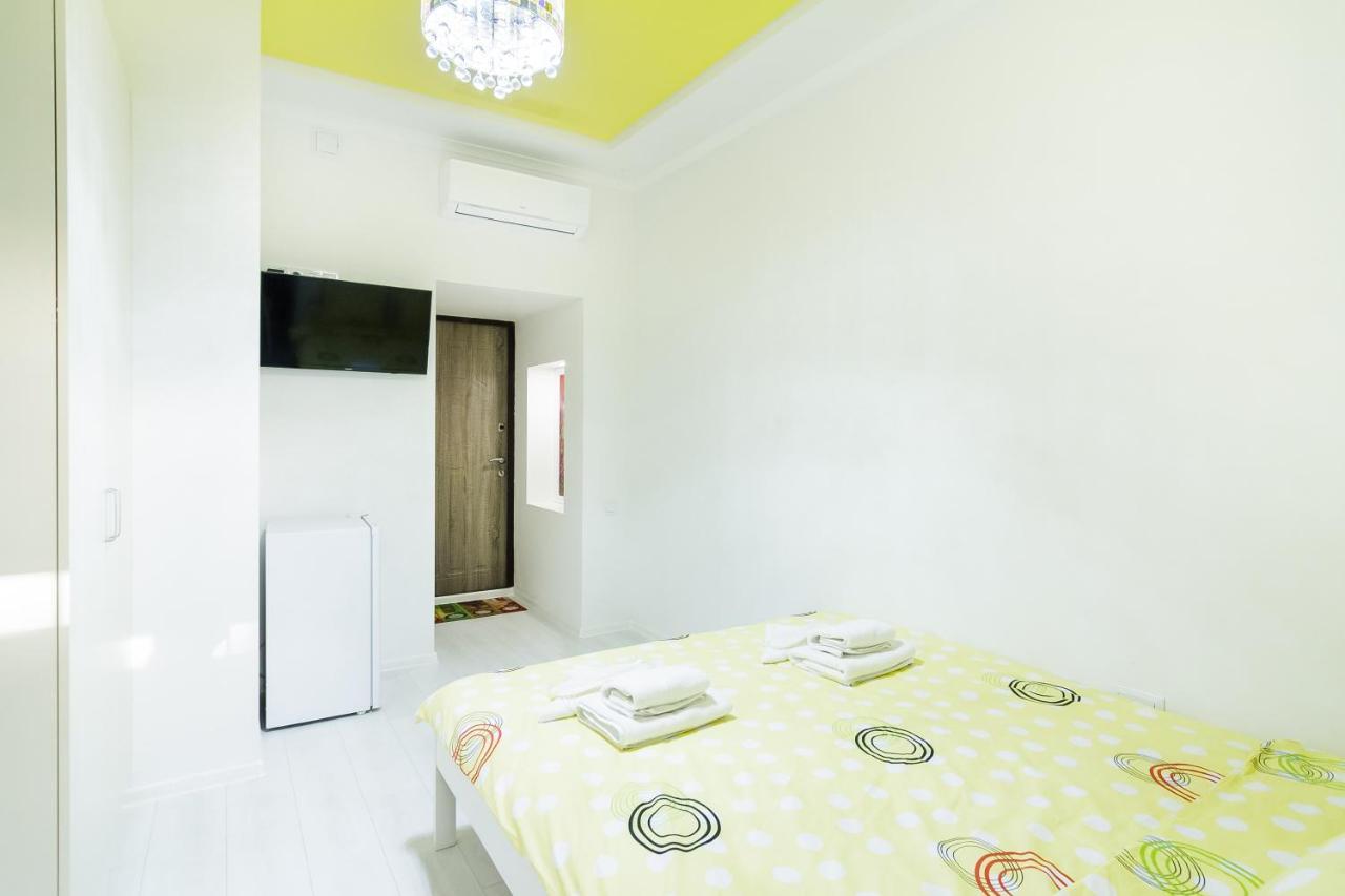 Art Apartments On Deribasovskaya オデッサ エクステリア 写真
