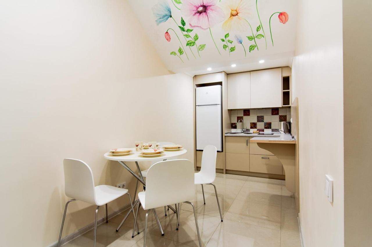 Art Apartments On Deribasovskaya オデッサ エクステリア 写真