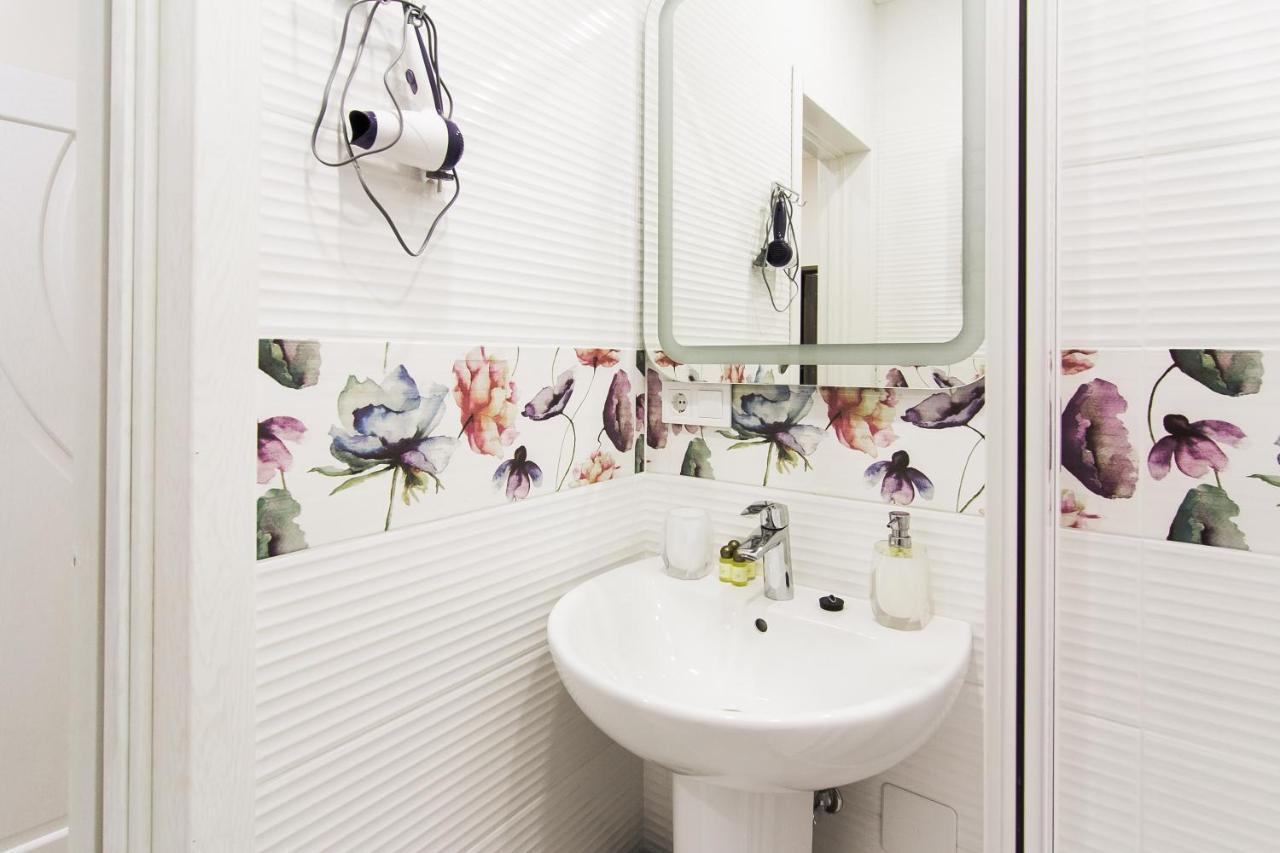Art Apartments On Deribasovskaya オデッサ エクステリア 写真